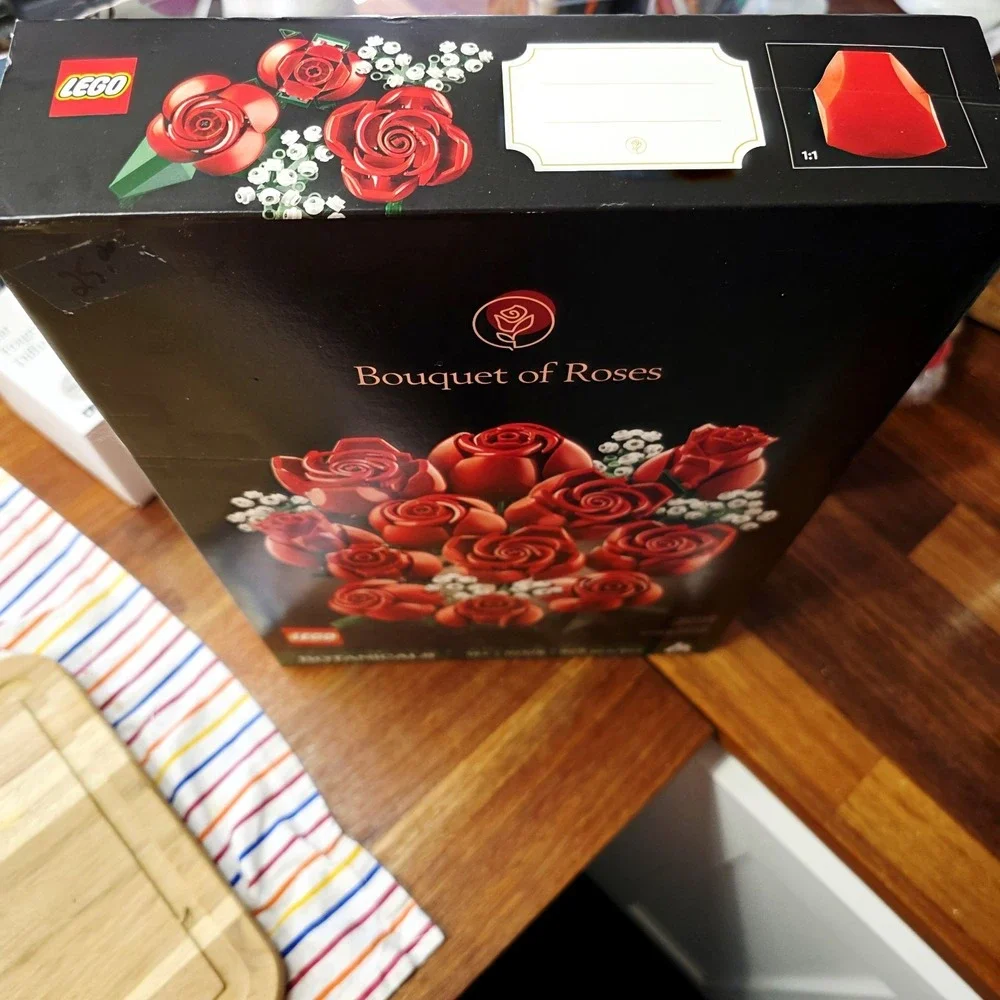 Lego Flower Bouquet of Roses New Released 2024 10328 NIB Ideal for Mother's Day!